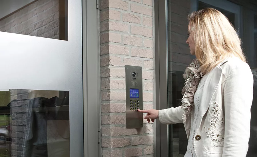 Entry gates of car parks and toll roads are particularly difficult points to have a conversation due to the noise of idling car and trucks