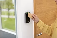 image of Seos Bamboo ECO Card in use