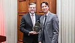 Brett Feddersen Accepting SIA Industry Advocate Award